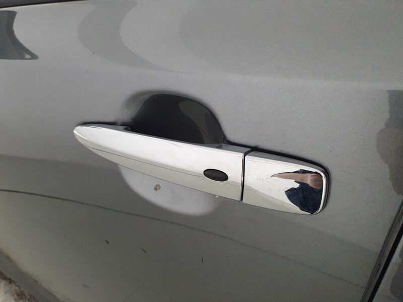 More views of Nissan Leaf