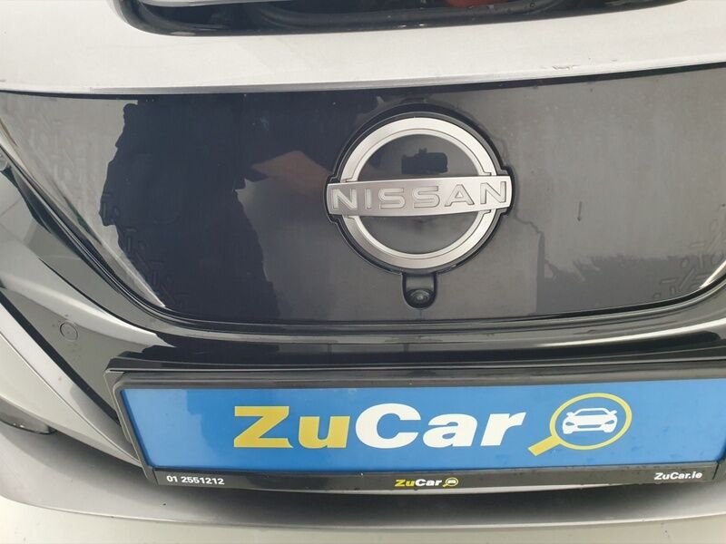 More views of Nissan Leaf