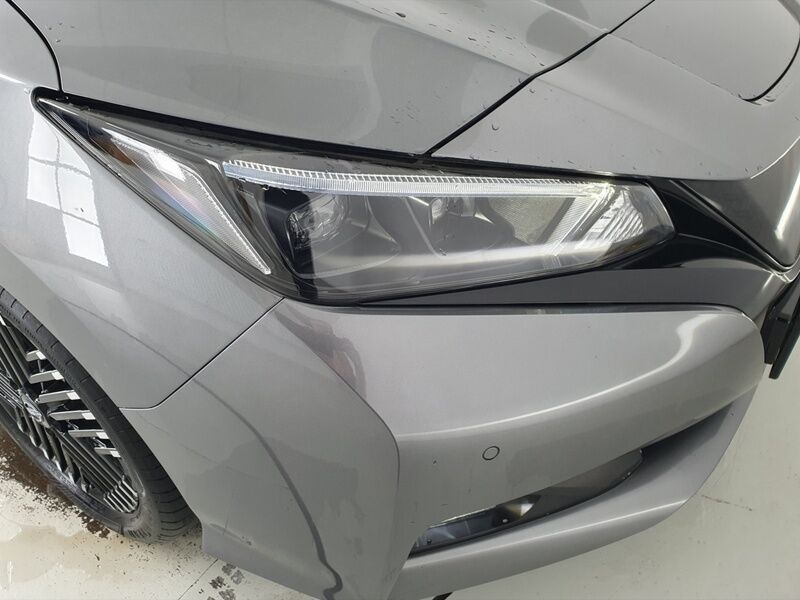 More views of Nissan Leaf