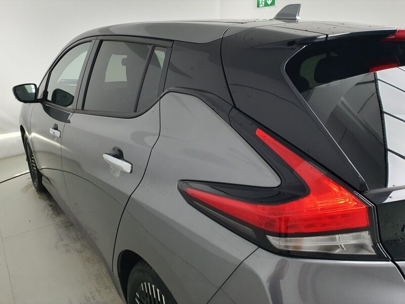 More views of Nissan Leaf