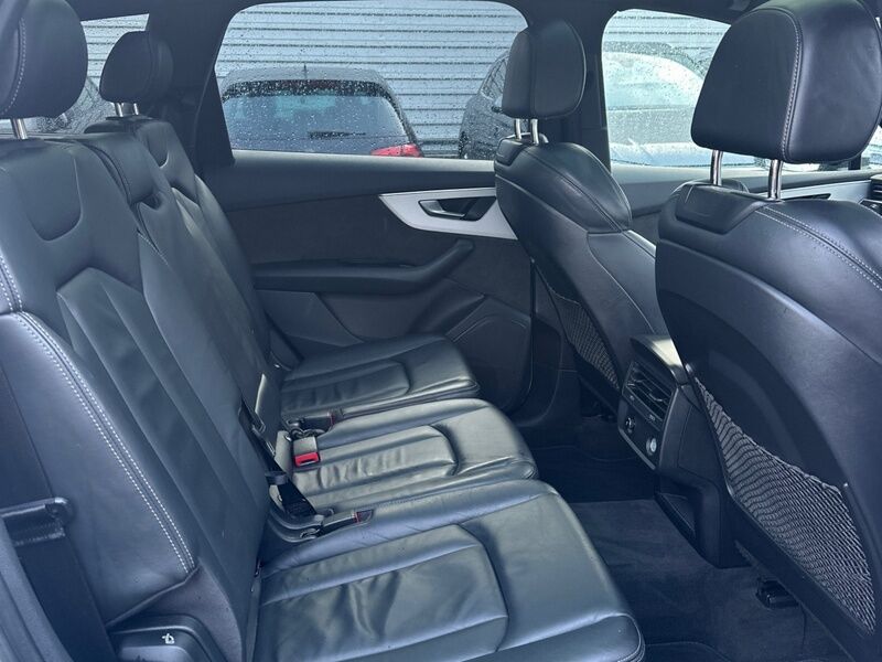 More views of Audi Q7