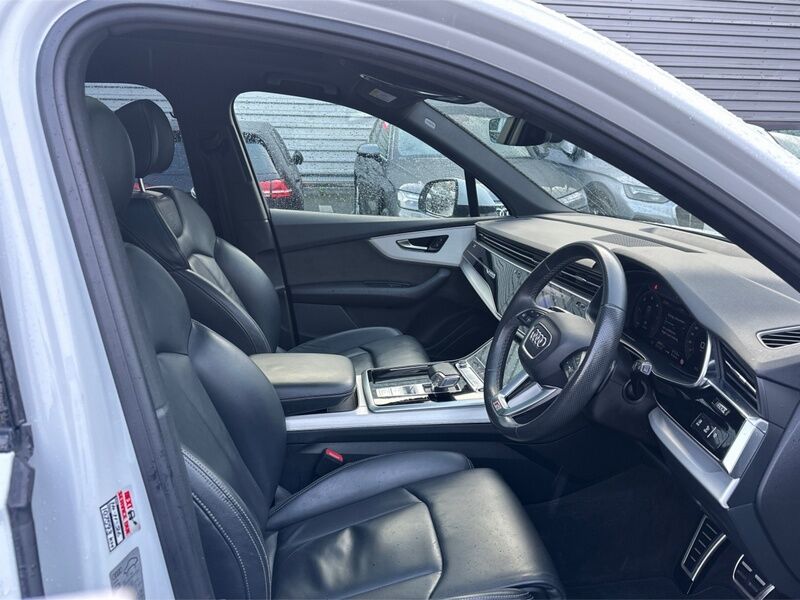 More views of Audi Q7