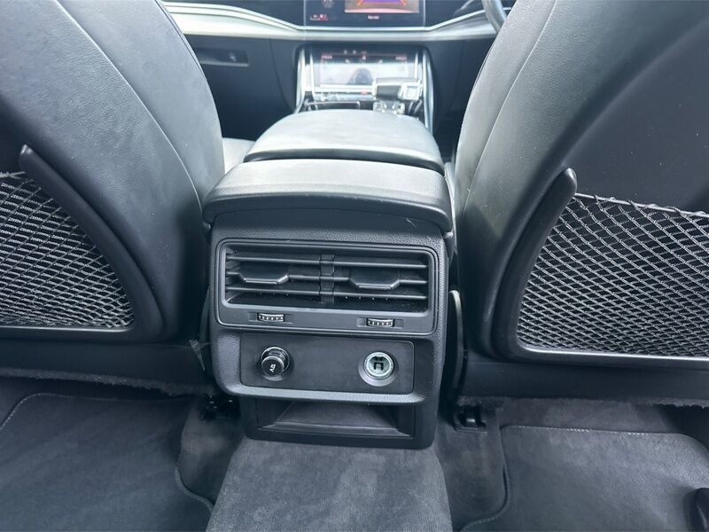 More views of Audi Q7