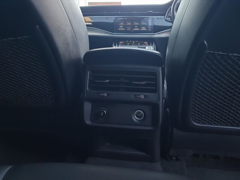 More views of Audi Q7