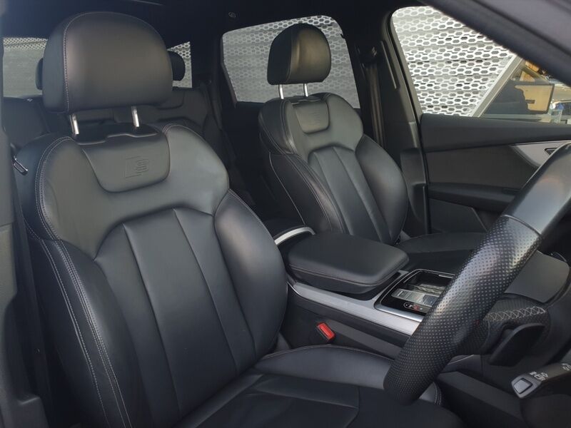 More views of Audi Q7