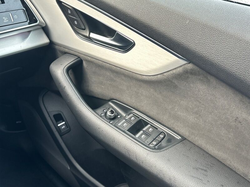 More views of Audi Q7