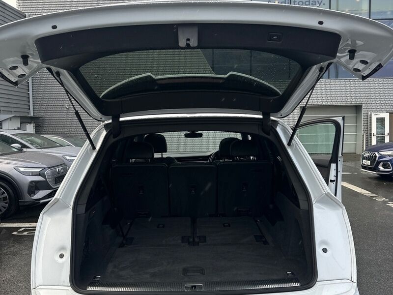 More views of Audi Q7