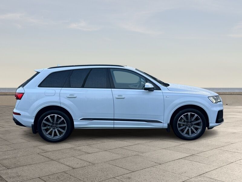 More views of Audi Q7