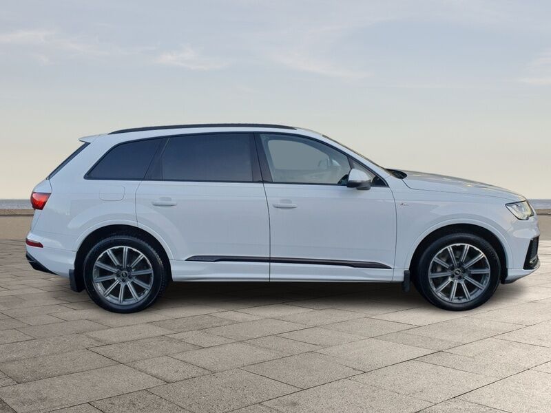 More views of Audi Q7