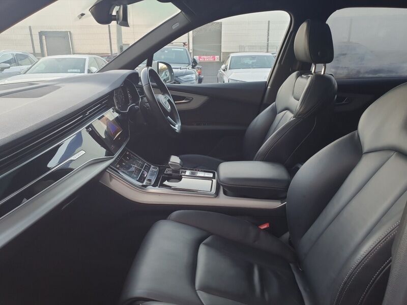 More views of Audi Q7