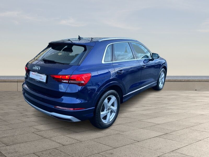 More views of Audi Q3