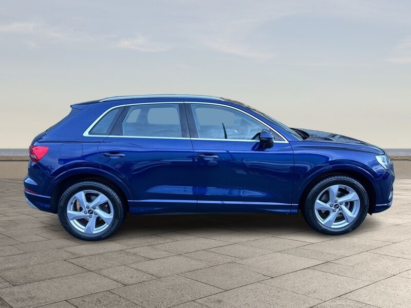 More views of Audi Q3