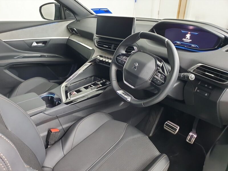 More views of Peugeot 5008