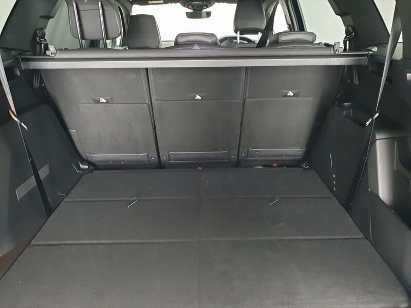 More views of Peugeot 5008