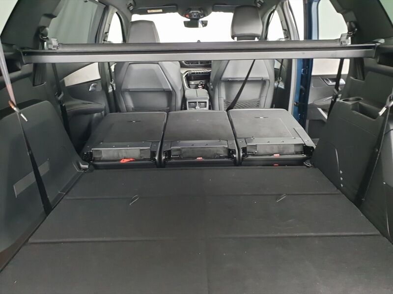 More views of Peugeot 5008