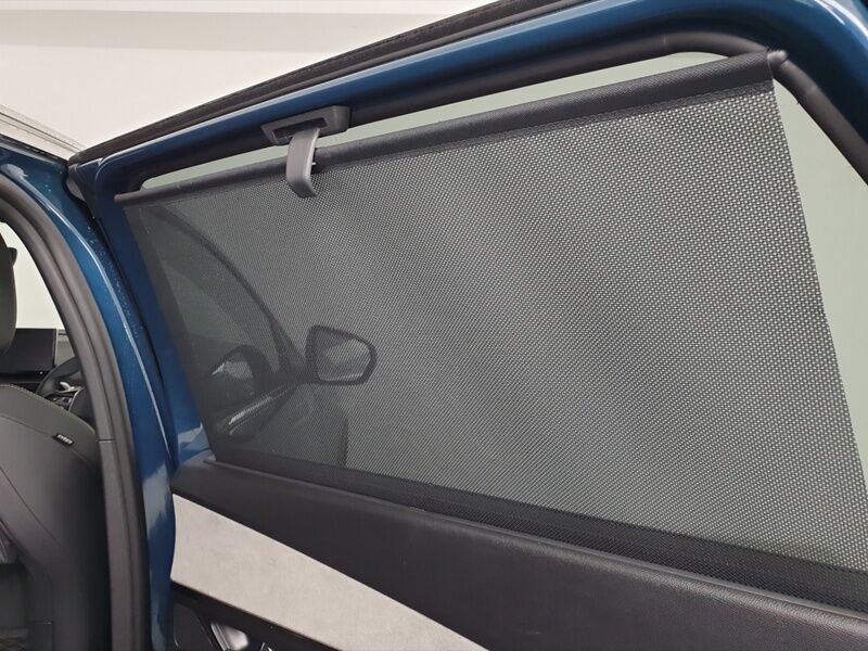 More views of Peugeot 5008