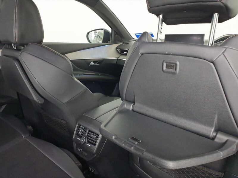 More views of Peugeot 5008