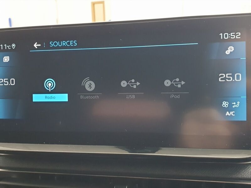 More views of Peugeot 5008