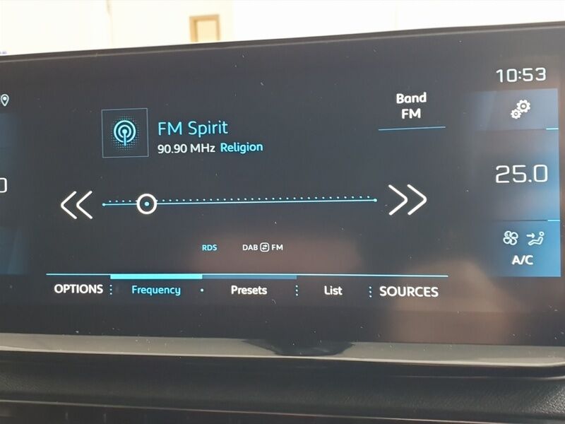 More views of Peugeot 5008