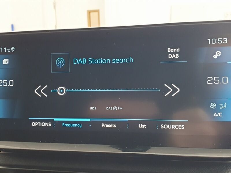 More views of Peugeot 5008