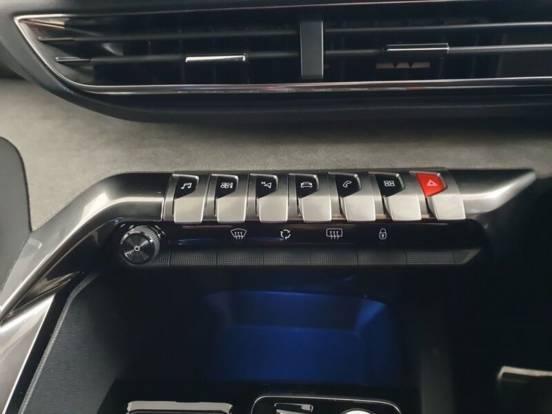 More views of Peugeot 5008