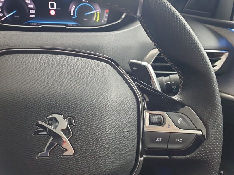 More views of Peugeot 5008