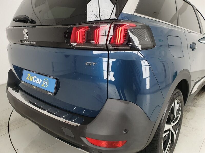 More views of Peugeot 5008