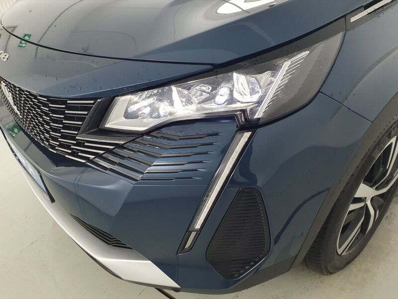More views of Peugeot 5008