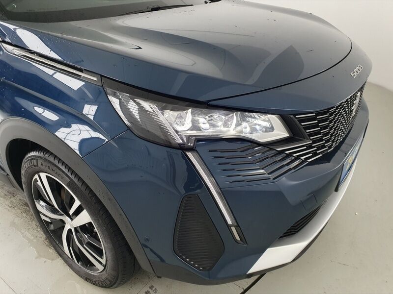 More views of Peugeot 5008