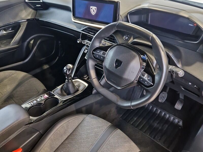 More views of Peugeot 2008