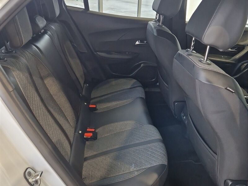 More views of Peugeot 2008