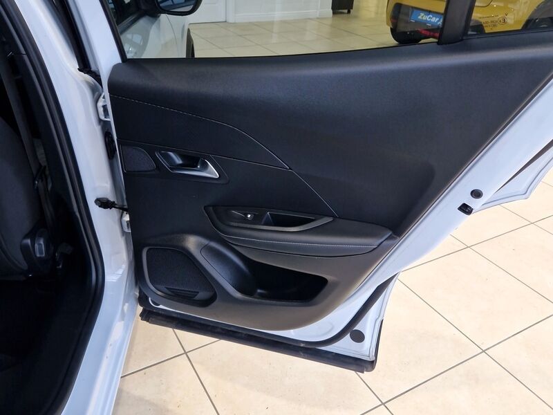 More views of Peugeot 2008