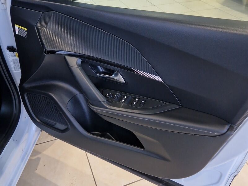 More views of Peugeot 2008