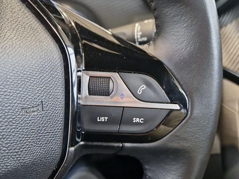 More views of Peugeot 2008