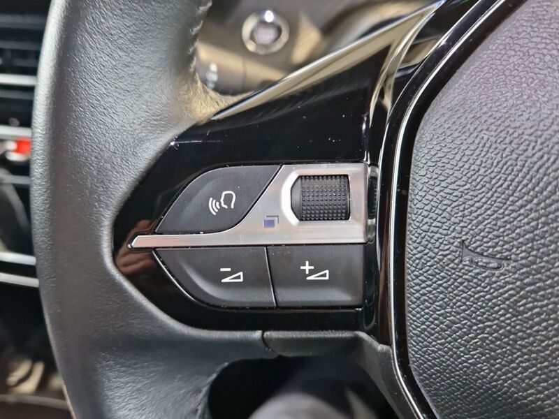 More views of Peugeot 2008