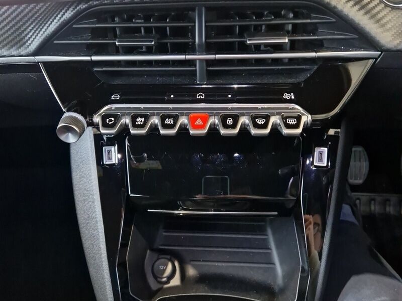 More views of Peugeot 2008