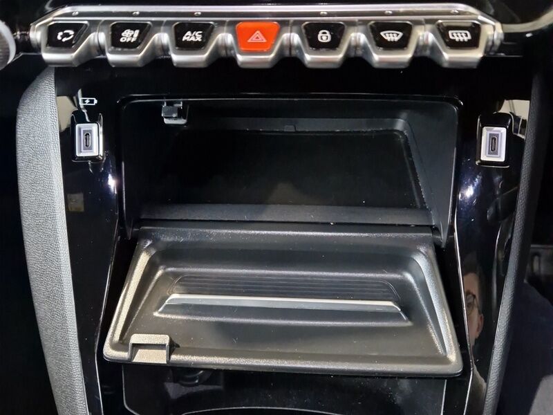 More views of Peugeot 2008