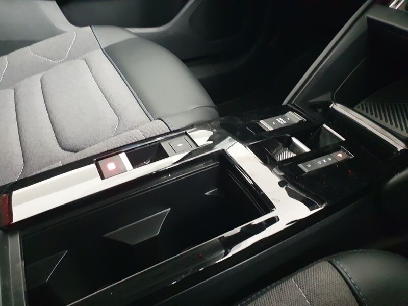 More views of Citroen e-C4