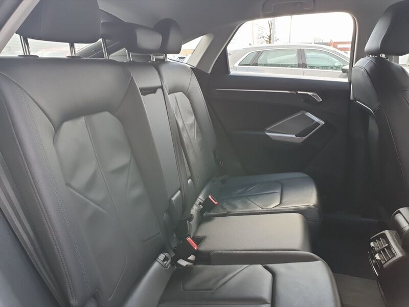 More views of Audi Q3