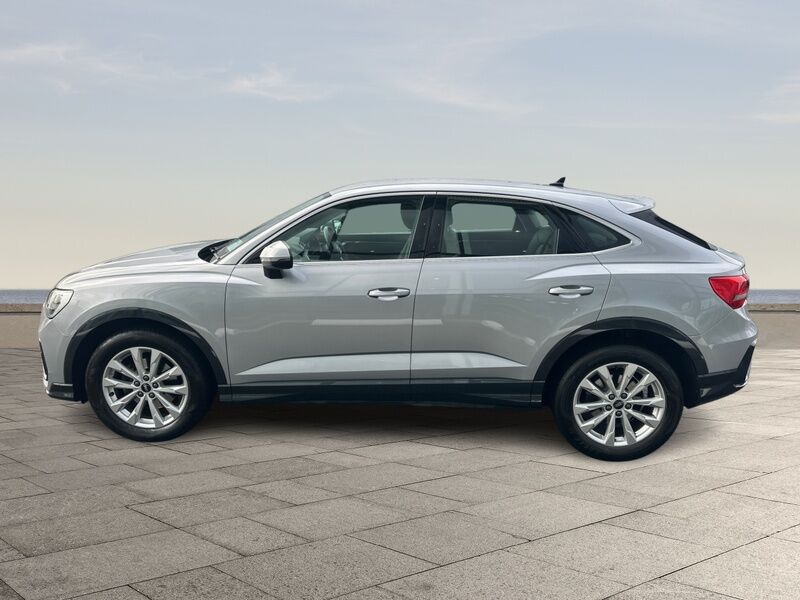 More views of Audi Q3