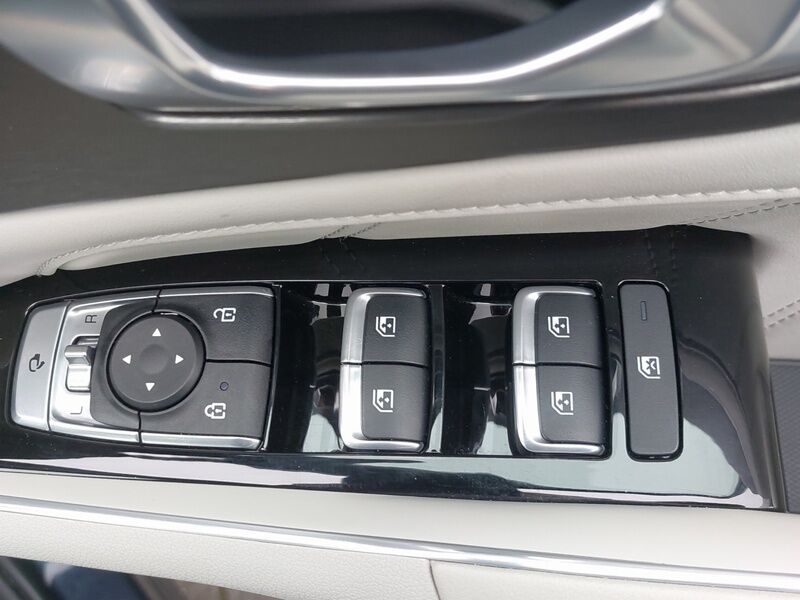 More views of Kia Sorento