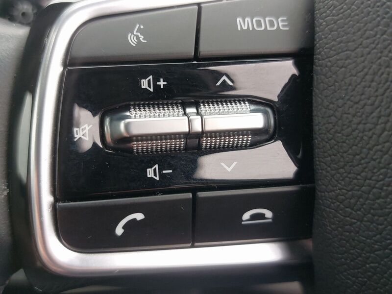 More views of Kia Sorento