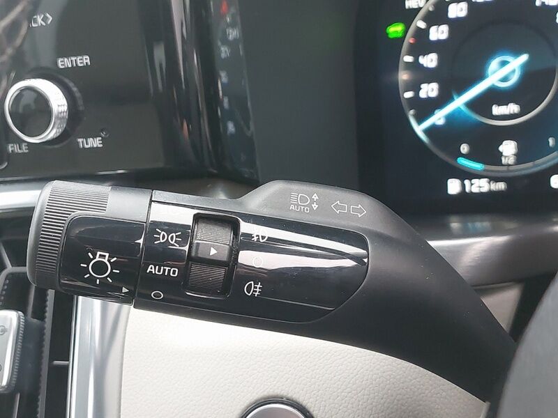 More views of Kia Sorento