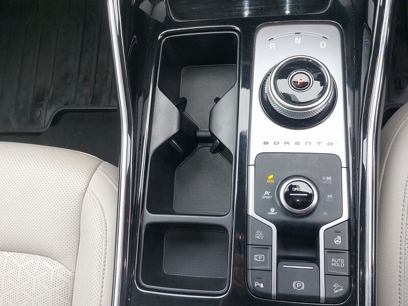 More views of Kia Sorento