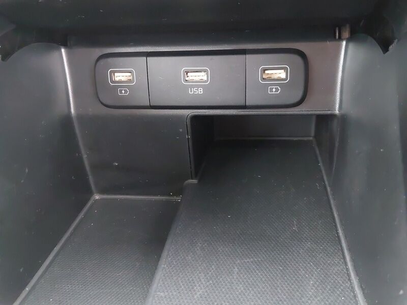 More views of Kia Sorento