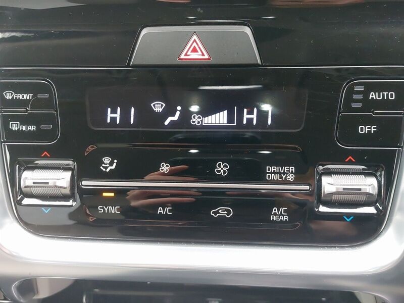 More views of Kia Sorento