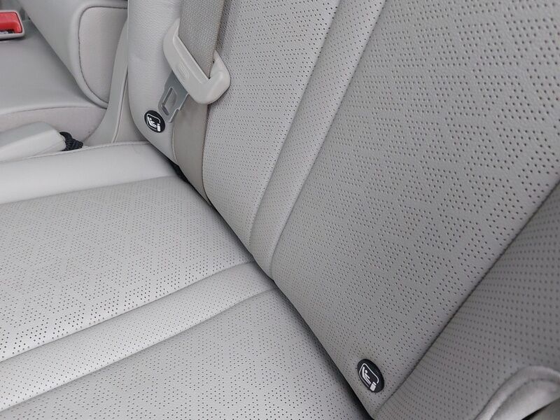 More views of Kia Sorento