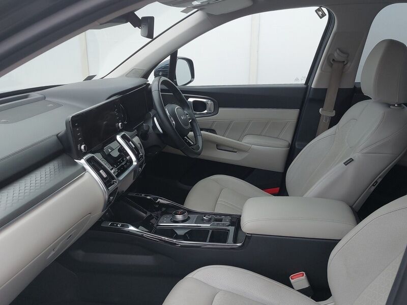 More views of Kia Sorento