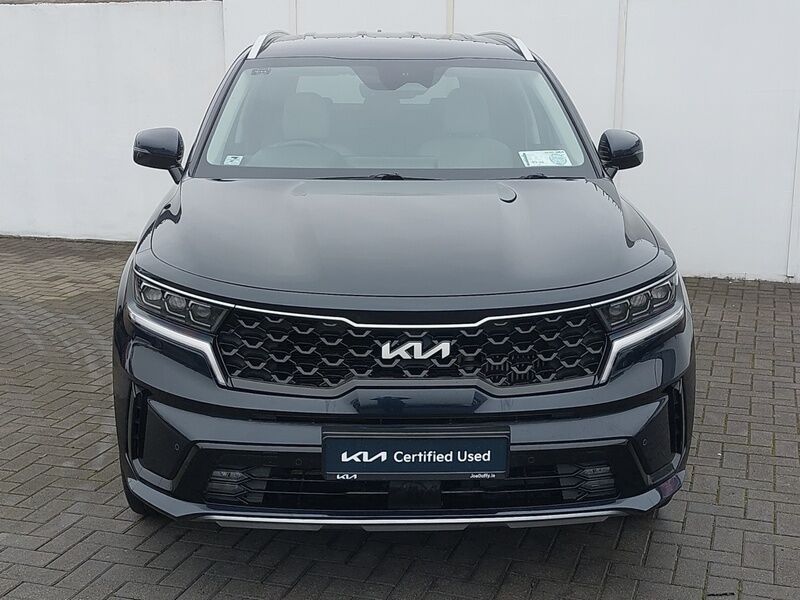 More views of Kia Sorento