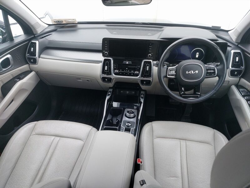 More views of Kia Sorento